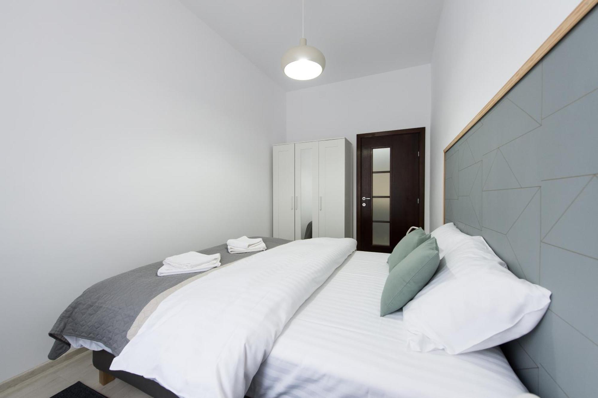 דירות Gorgeous Brasov Flat With Patio And Mountain Views מראה חיצוני תמונה