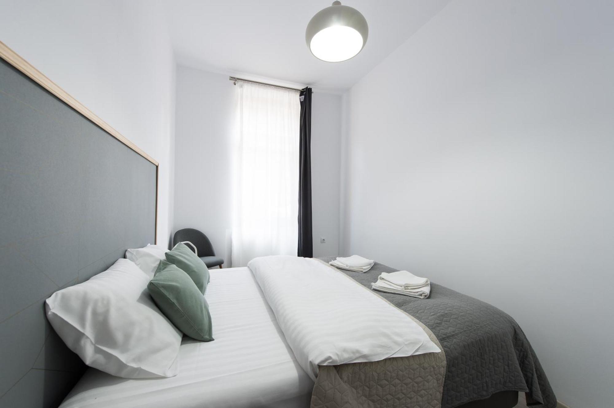 דירות Gorgeous Brasov Flat With Patio And Mountain Views מראה חיצוני תמונה