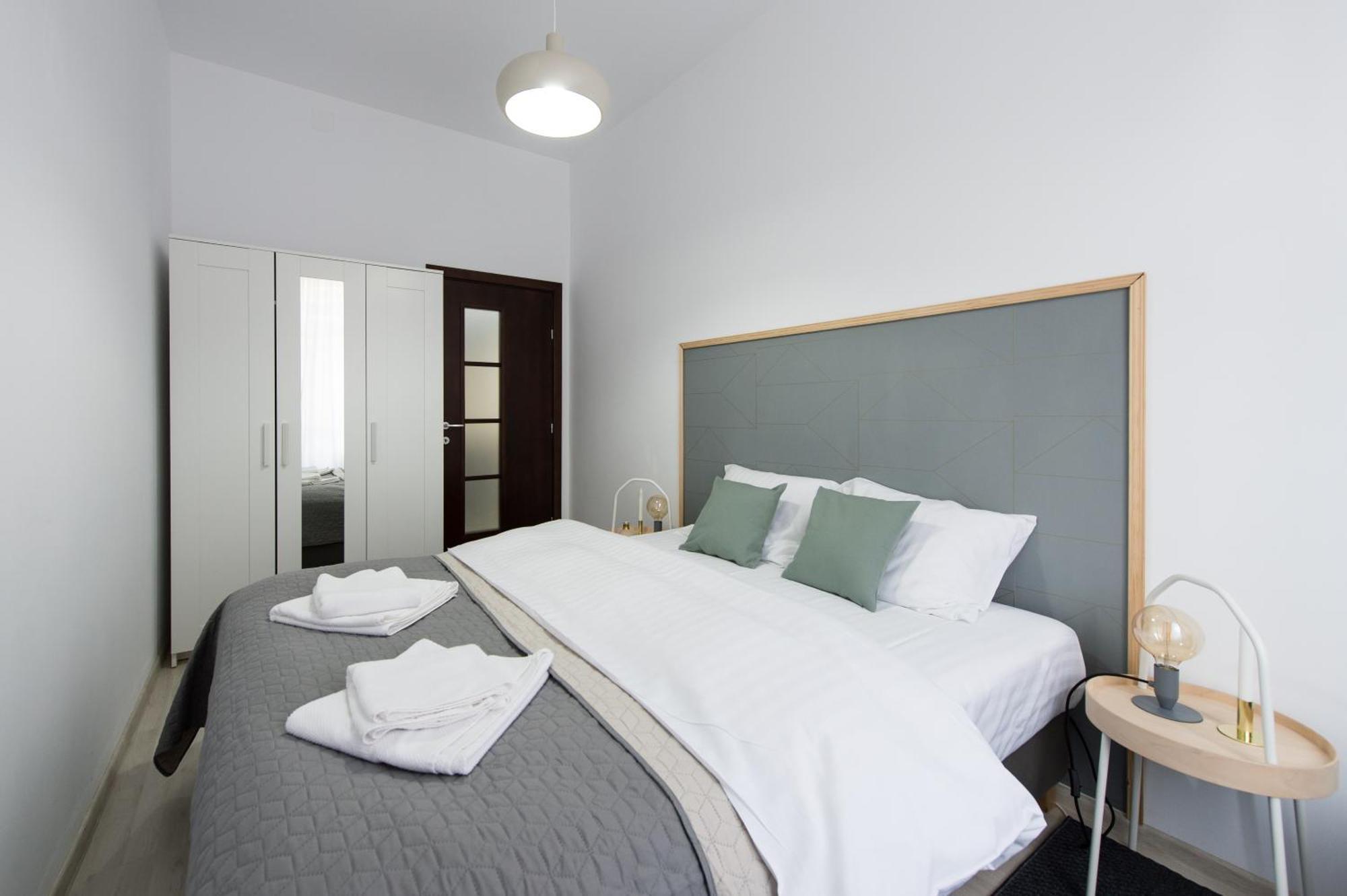 דירות Gorgeous Brasov Flat With Patio And Mountain Views מראה חיצוני תמונה