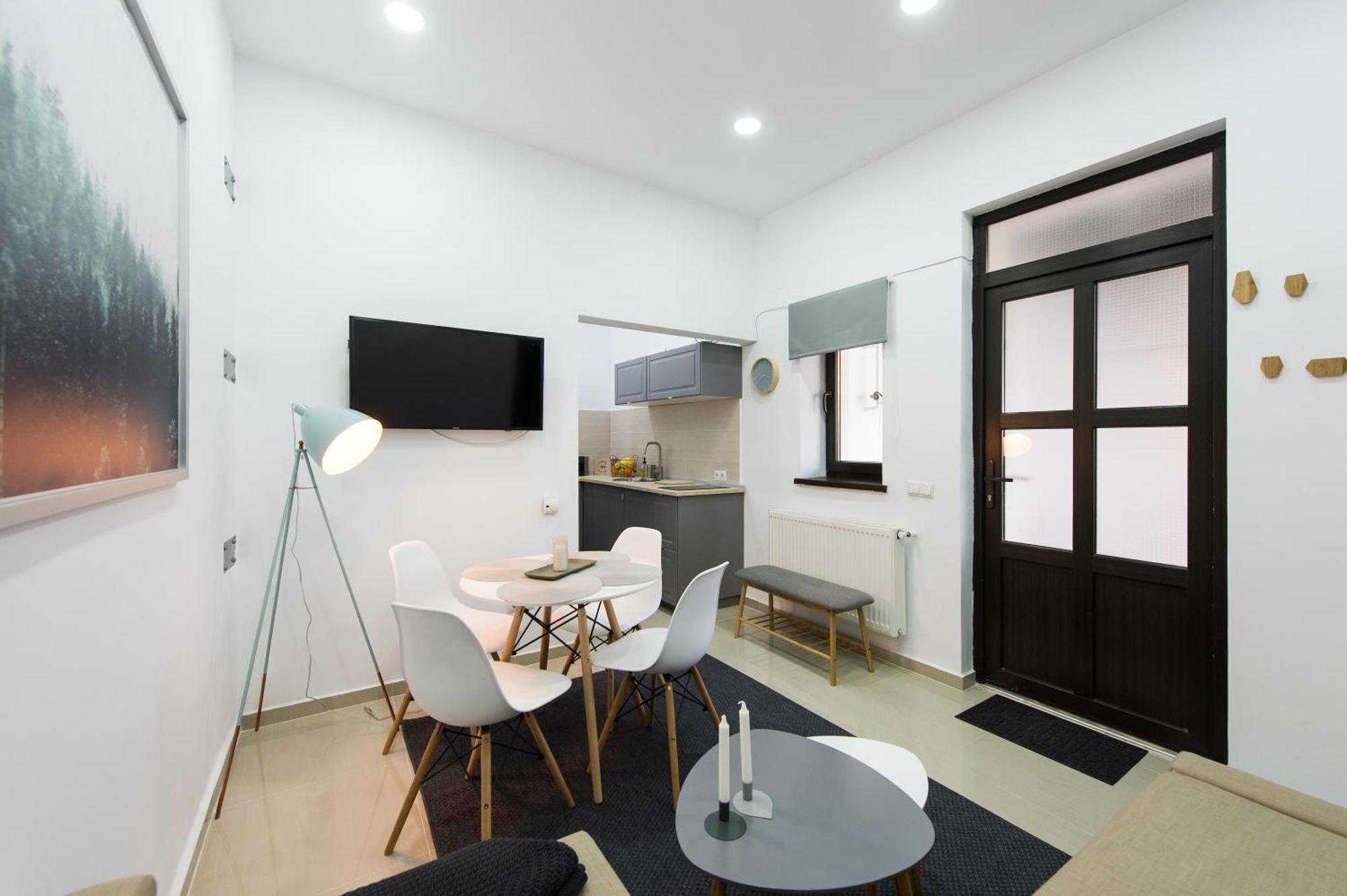 דירות Gorgeous Brasov Flat With Patio And Mountain Views מראה חיצוני תמונה