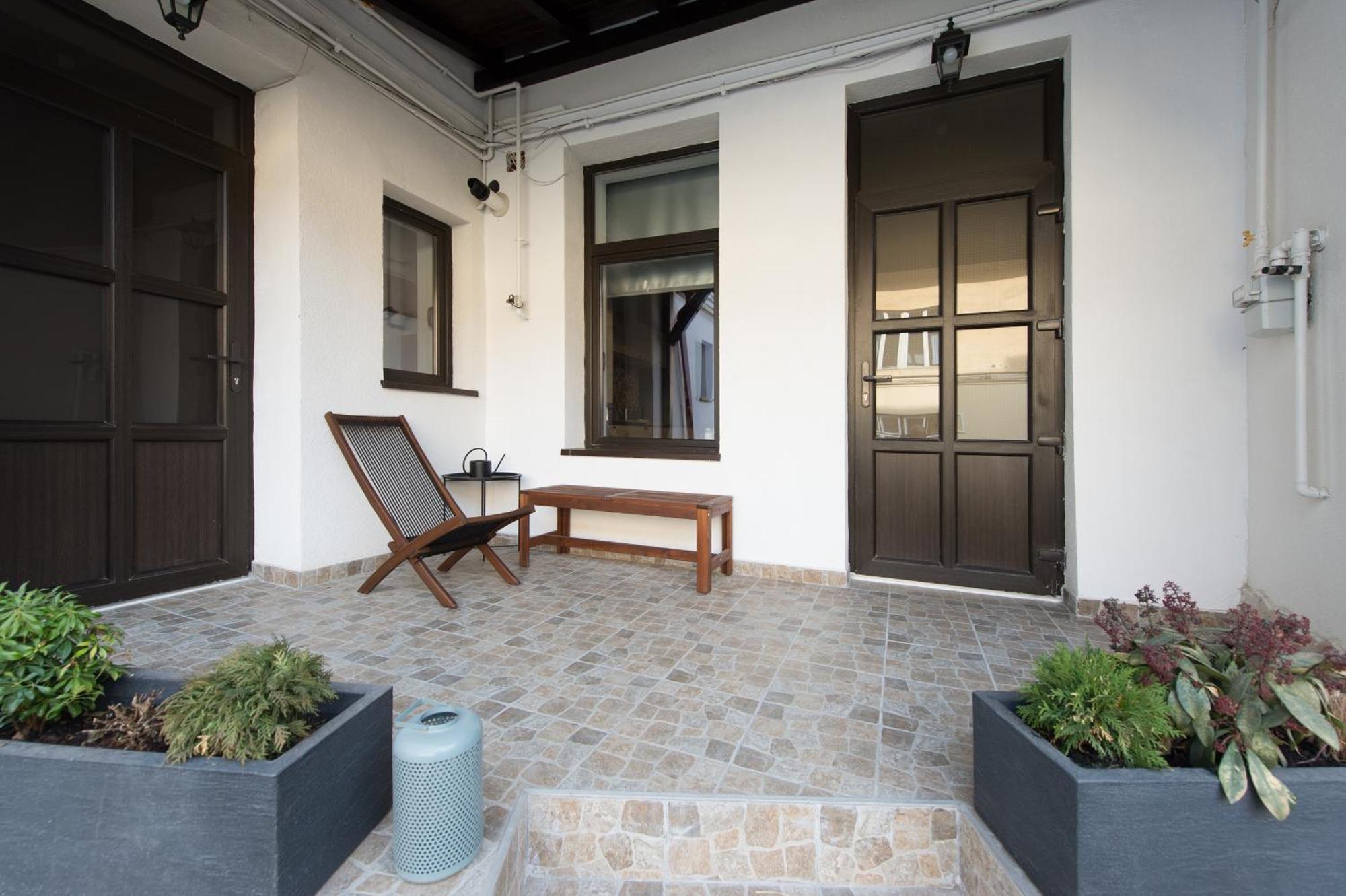 דירות Gorgeous Brasov Flat With Patio And Mountain Views מראה חיצוני תמונה