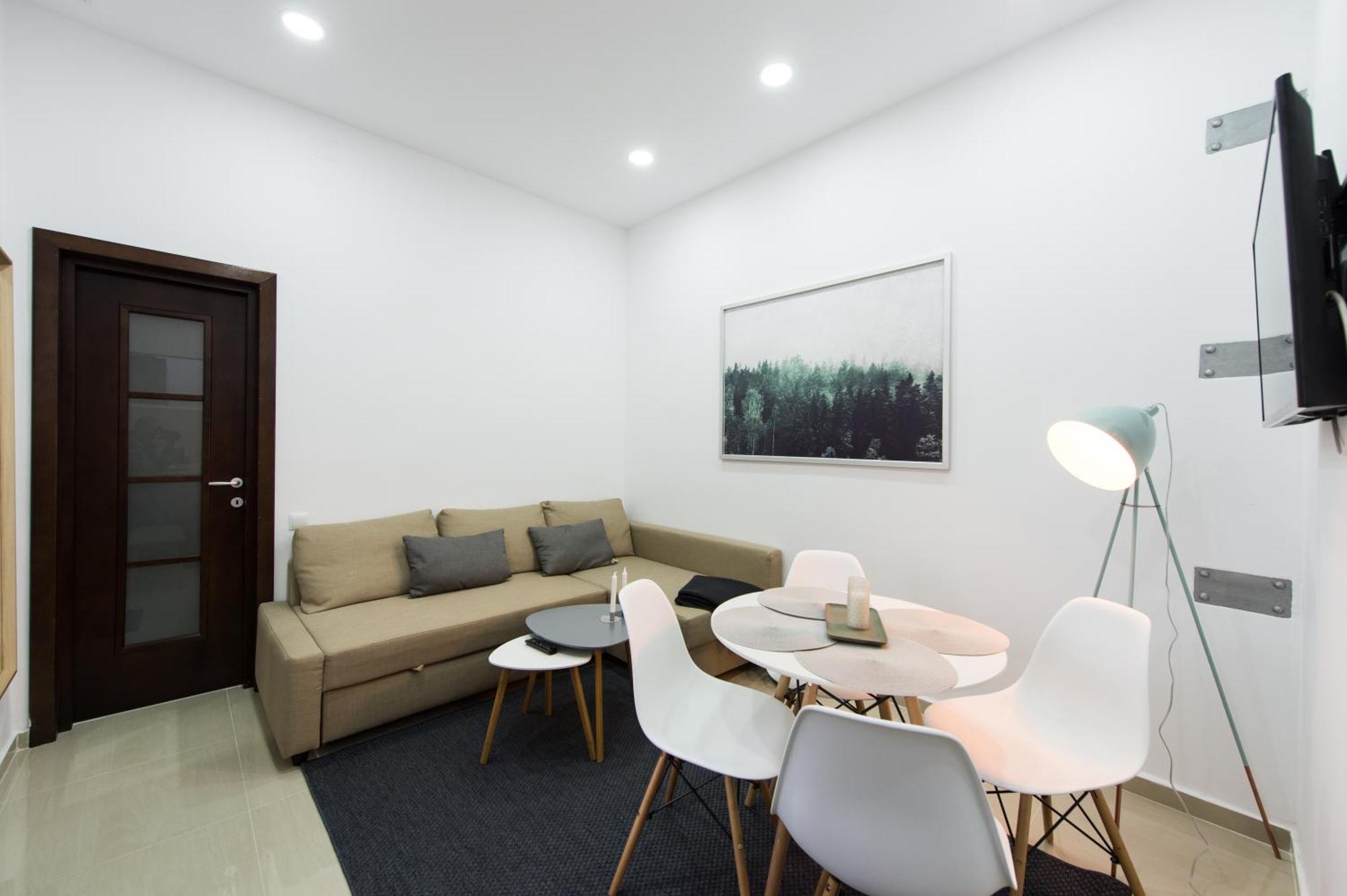 דירות Gorgeous Brasov Flat With Patio And Mountain Views מראה חיצוני תמונה