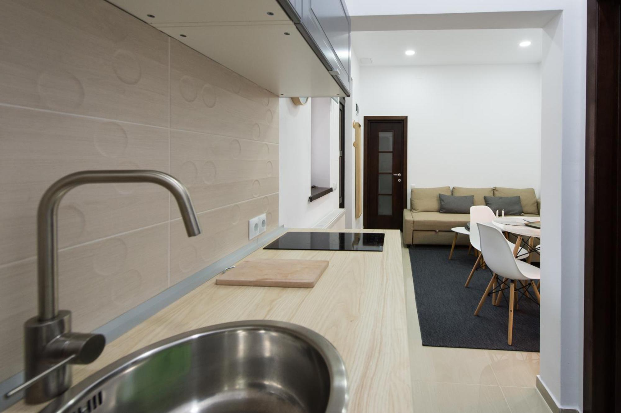 דירות Gorgeous Brasov Flat With Patio And Mountain Views מראה חיצוני תמונה
