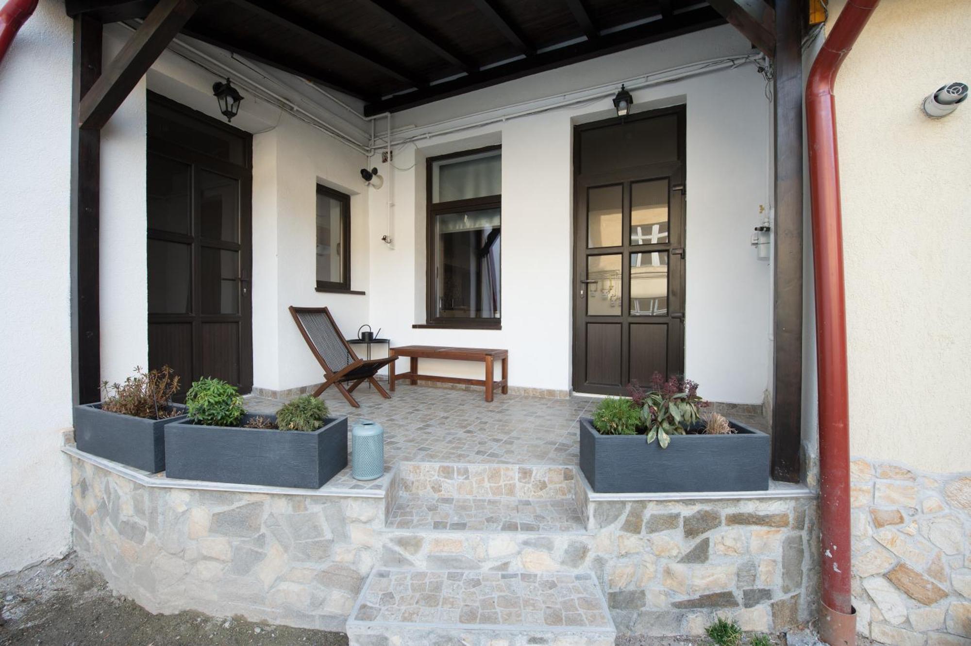 דירות Gorgeous Brasov Flat With Patio And Mountain Views מראה חיצוני תמונה